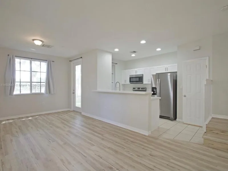 6030 SW 19th Place, North Lauderdale, FL 33068