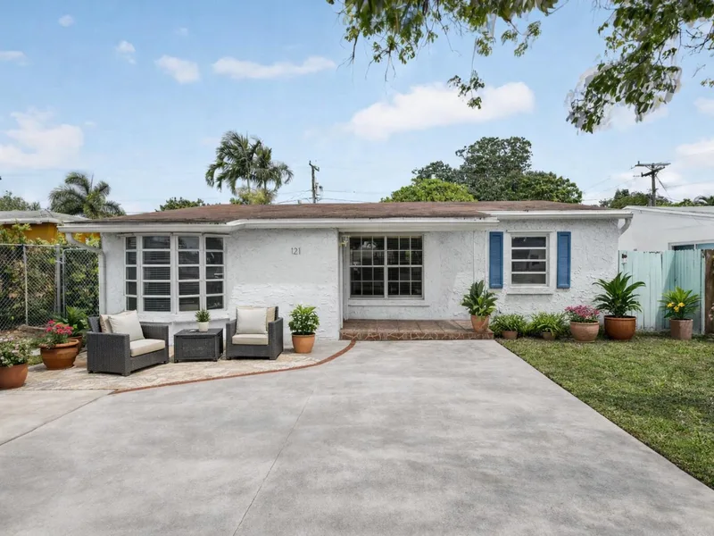121 NW 52nd Street, Oakland Park, FL 33309