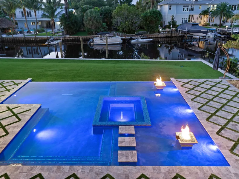 261 Old Jupiter Beach Road, Jupiter, FL 33477