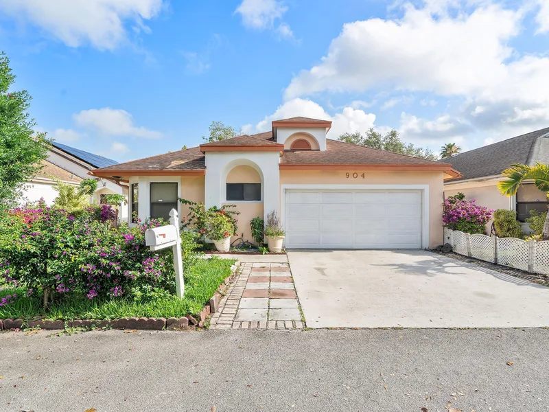 904 Magnolia Avenue, North Lauderdale, FL 33068