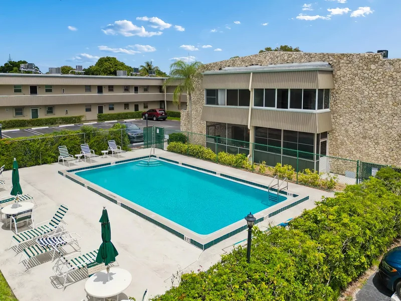 126 Sparrow Drive 10b, Royal Palm Beach, FL 33411