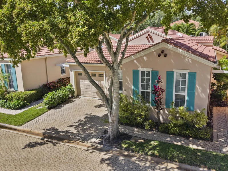 15 Via Carrara, Palm Beach Gardens, FL 33418