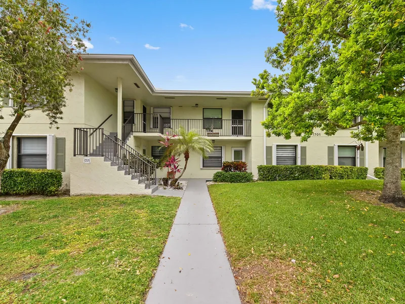 1701 Sabal Ridge Circle B, Palm Beach Gardens, FL 33418
