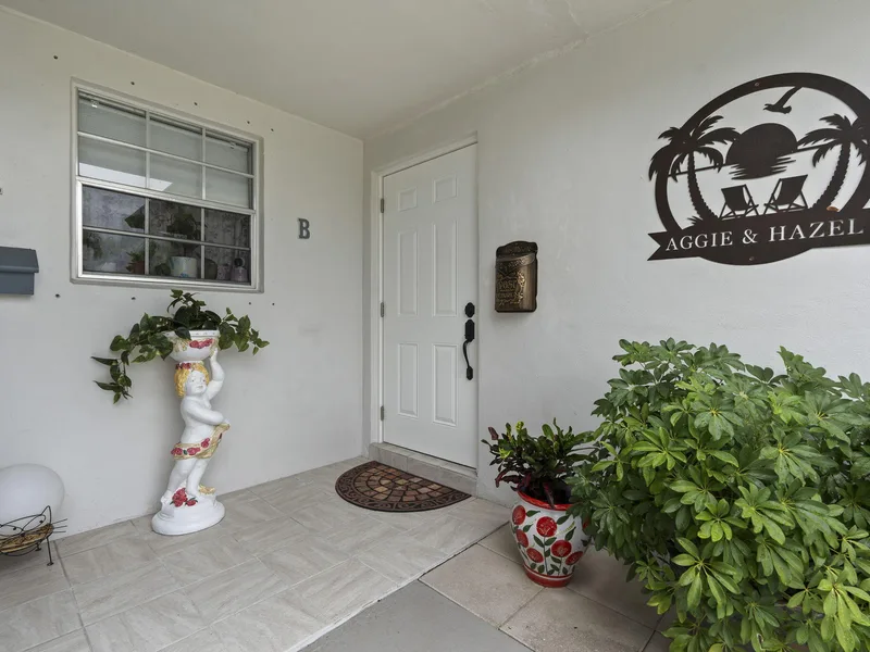 1177 S Drive Circle B, Delray Beach, FL 33445