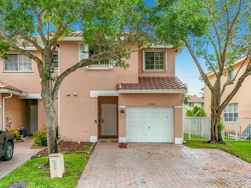 3990 NW 92nd Avenue, Sunrise, FL 33351