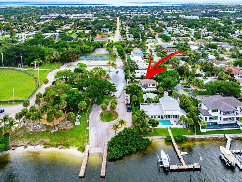 2101 N Palm Circle, North Palm Beach, FL 33408