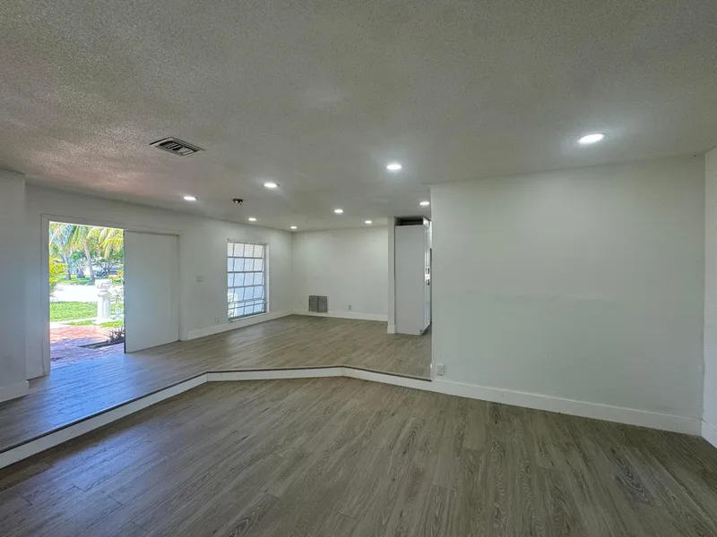 6260 SW 6th Street, Margate, FL 33068