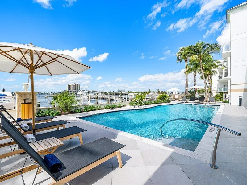 180 Lake Drive 2103, Palm Beach Shores, FL 33404