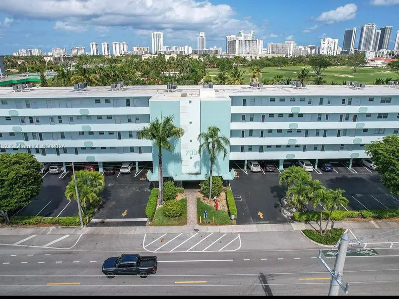 700 NE 14th Avenue NE 404, Hallandale Beach, FL 33009