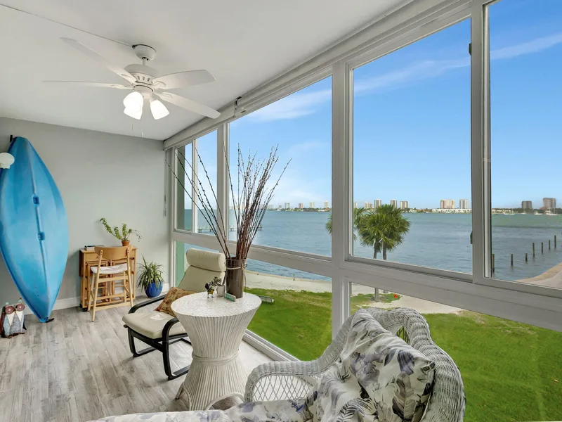 2936 Lake Shore Drive 309, Riviera Beach, FL 33404