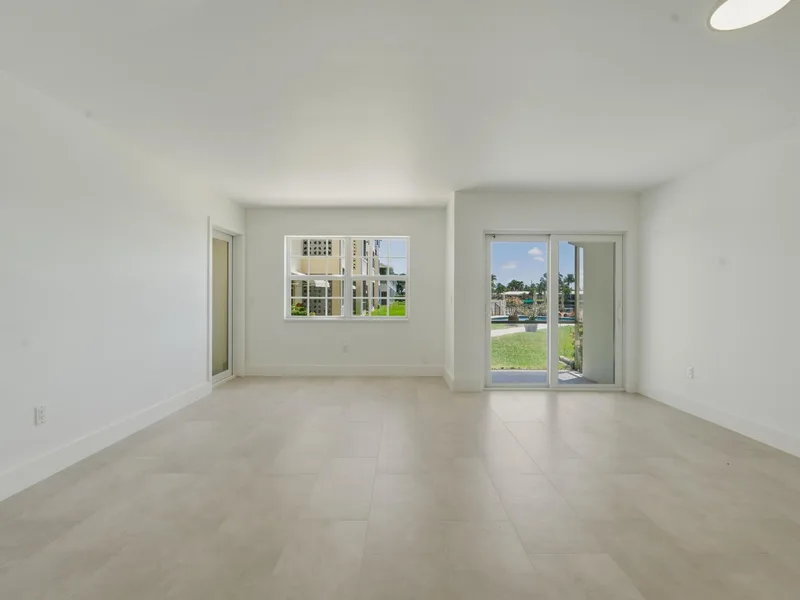 700 Pine Drive 105, Pompano Beach, FL 33060