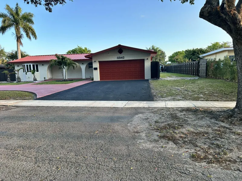 6940 Plantation Road, Plantation, FL 33317