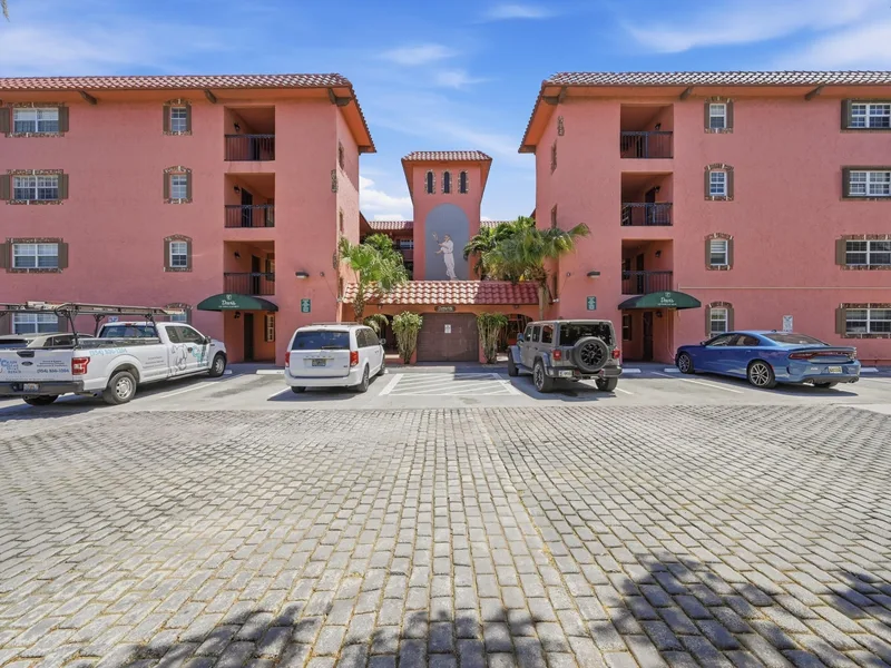 670 Tennis Club Drive 303, Fort Lauderdale, FL 33311