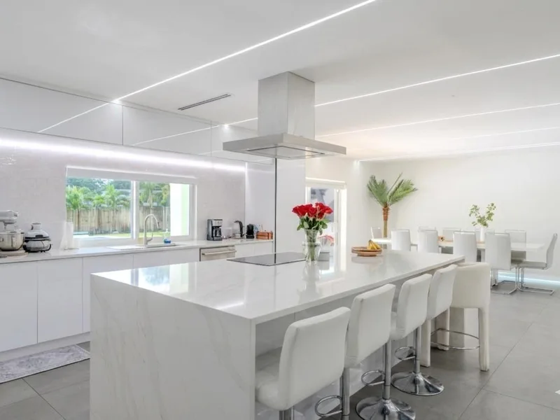 7520 NW 8th Court, Plantation, FL 33317