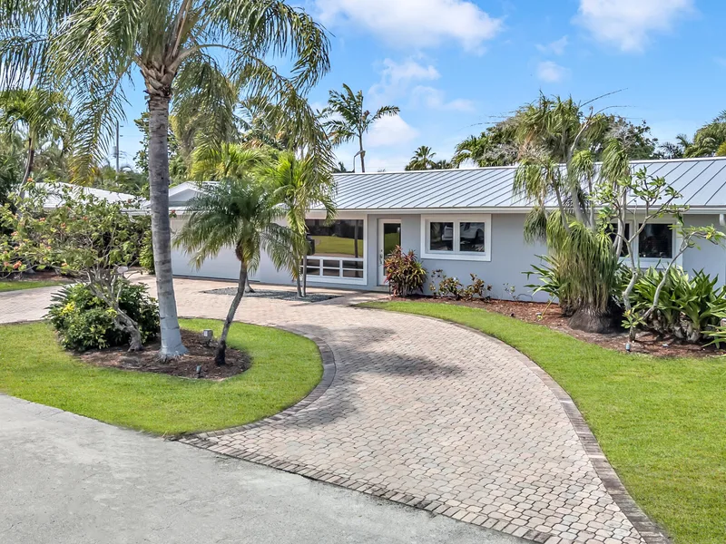 2241 NE 33rd Street, Lighthouse Point, FL 33064