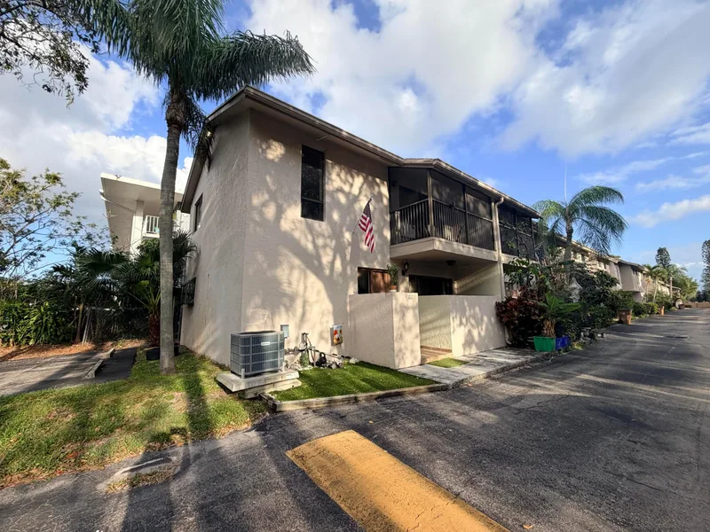 740 SE 1st Way 101, Deerfield Beach, FL 33441