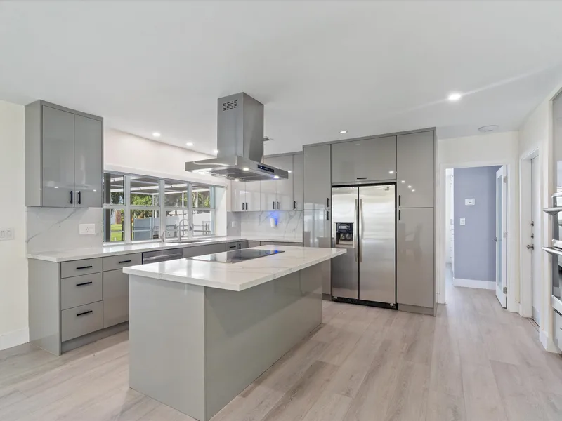 7521 SW 1st Street, Plantation, FL 33317