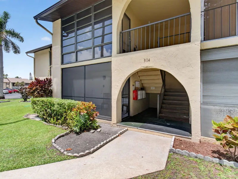 314 Pine Ridge Circle A1, Greenacres, FL 33463