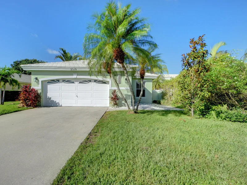 2519 Country Golf Drive, Wellington, FL 33414
