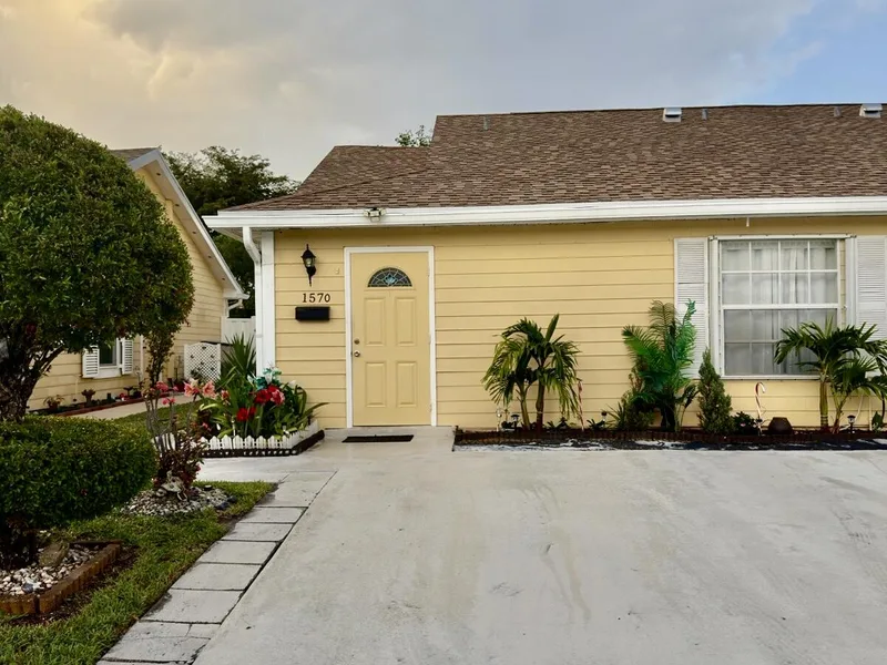 1570 Royal Forest Court, West Palm Beach, FL 33406