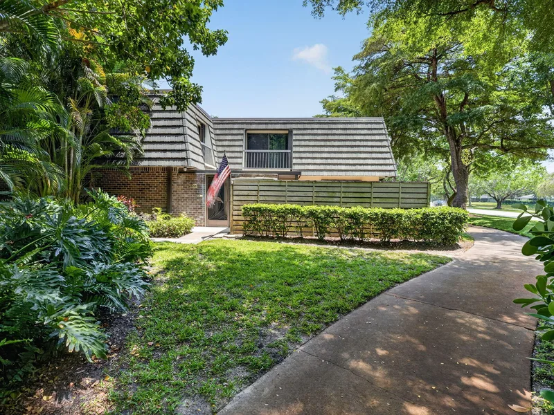 527 5th Terrace, Palm Beach Gardens, FL 33418
