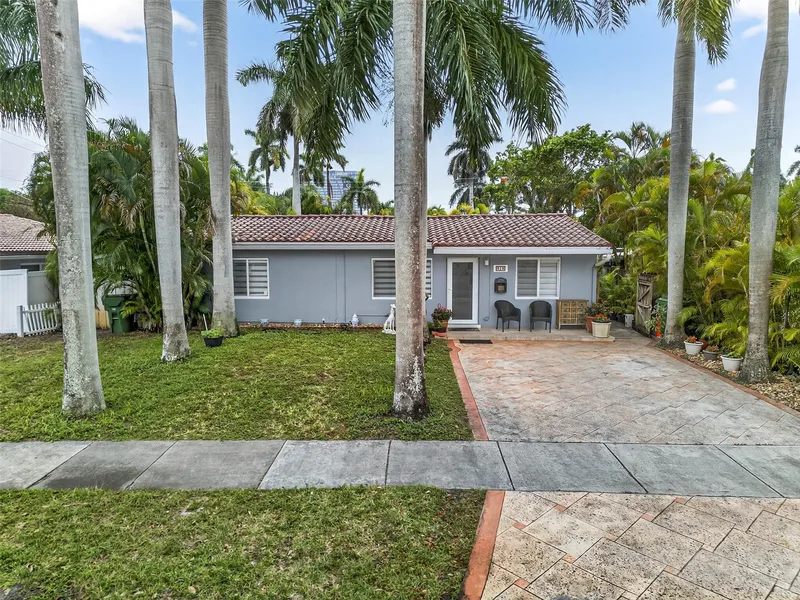 918 NE 4th Street, Hallandale Beach, FL 33009