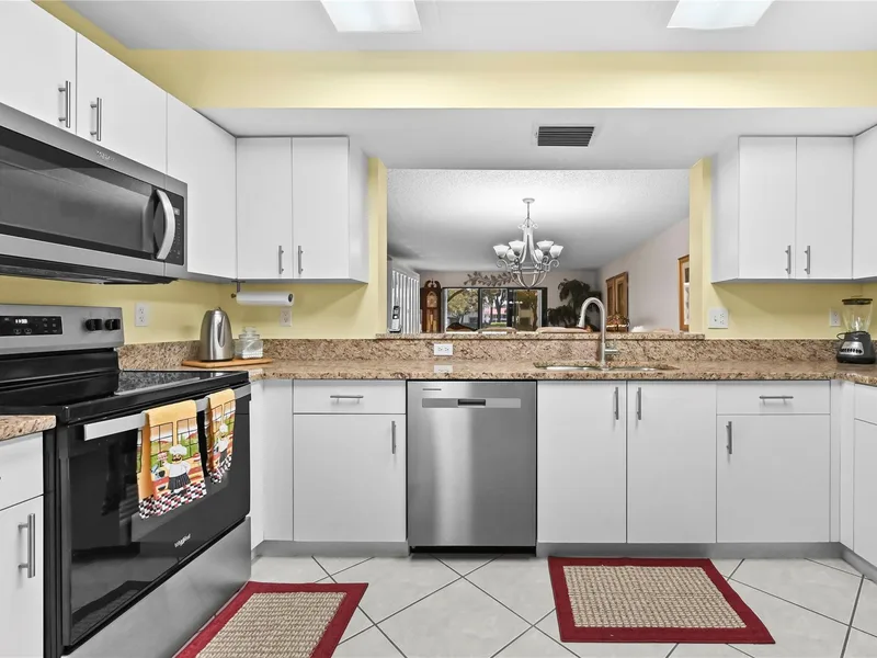 9716 Sills Drive 103, Boynton Beach, FL 33437