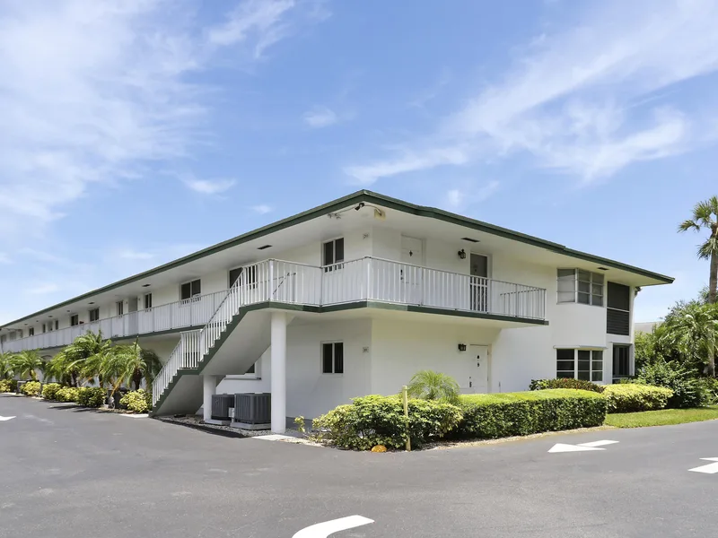 4 Garden Street 101, Tequesta, FL 33469