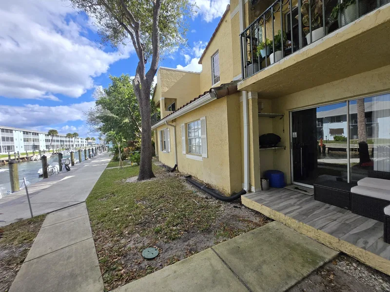 1105 Lake Shore Drive 102, Lake Park, FL 33403