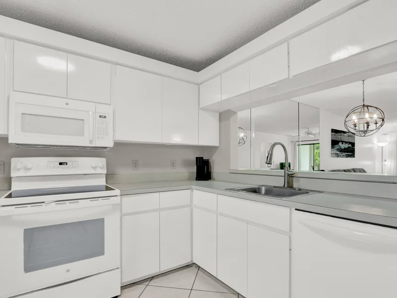 115 Bamboo Road 205, Palm Beach Shores, FL 33404