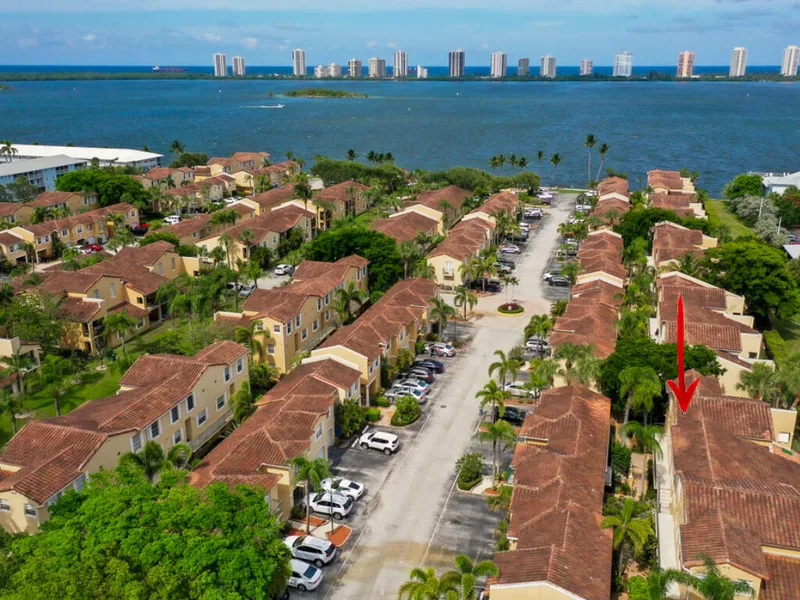 1020 Lake Shore Drive 202, Lake Park, FL 33403