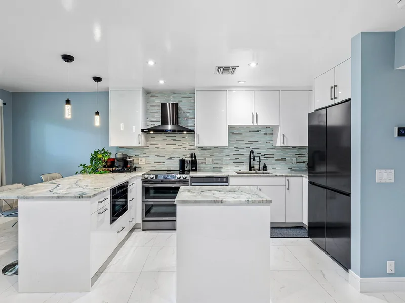 100 Bravado Lane 2, Palm Beach Shores, FL 33404