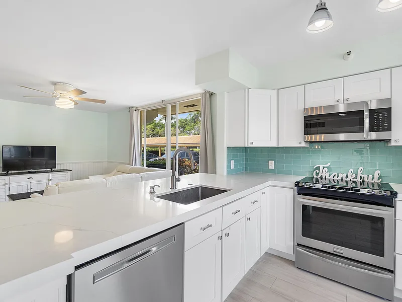 123 Yacht Club Way 101, Hypoluxo, FL 33462