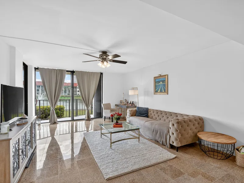 7030 Half Moon Circle 117, Hypoluxo, FL 33462