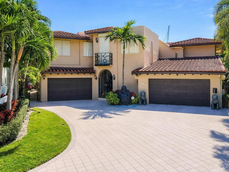 2850 NE 44th Street, Lighthouse Point, FL 33064