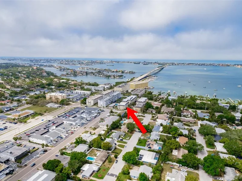 147 Bluff View Drive, Unit 206, Belleair Bluffs, FL, 33770