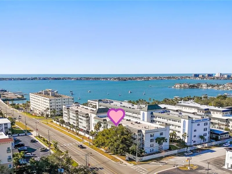 131 Bluff View Drive, Unit 103, Belleair Bluffs, FL, 33770