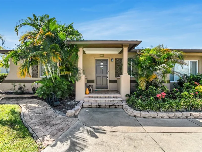 4864 Lake Charles Drive N, Kenneth City, FL, 33709