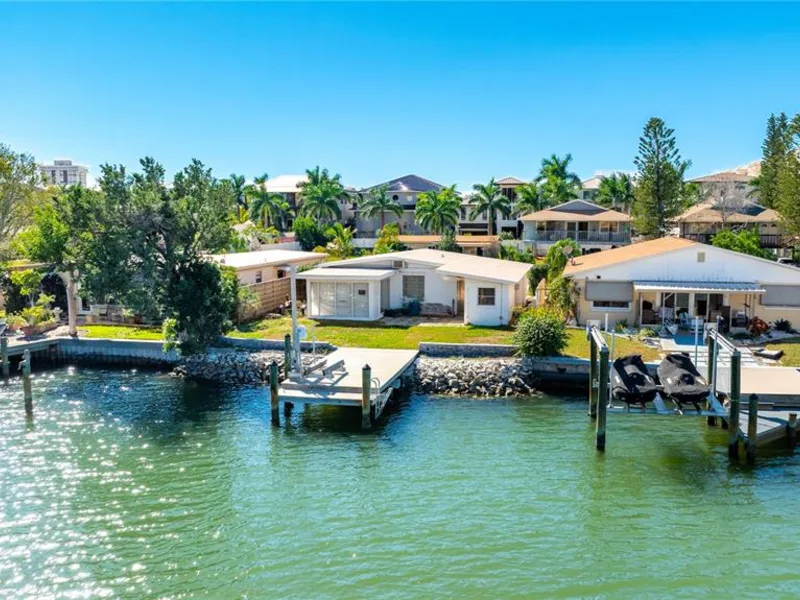 17611 1st Street E, Redington Shores, FL, 33708