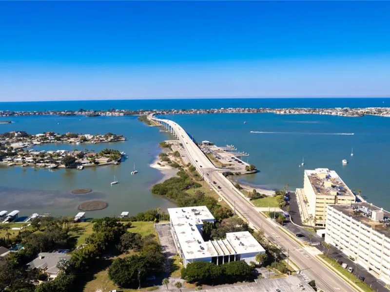 50 Harbor View Lane, Unit 11, Belleair Bluffs, FL, 33770