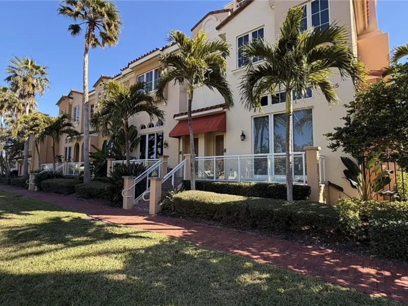 525 Mandalay Avenue, Unit 11, Clearwater Beach, FL, 33767