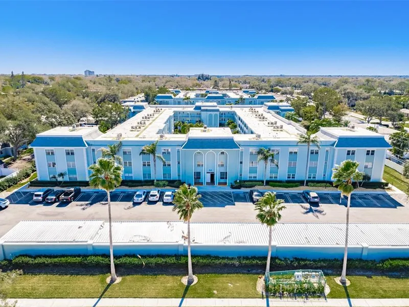 701 Poinsettia Road, Unit 208, Belleair, FL, 33756