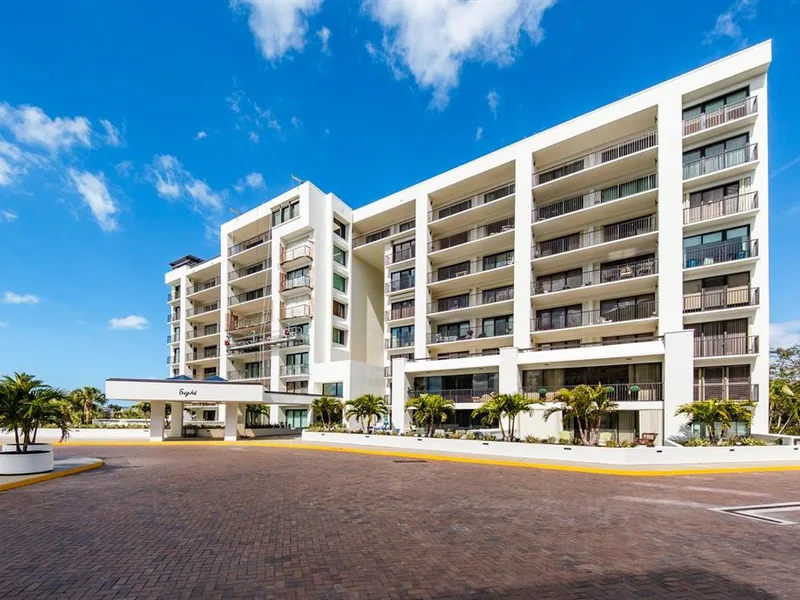 8 Belleview Boulevard, Unit 108, Belleair, FL, 33756