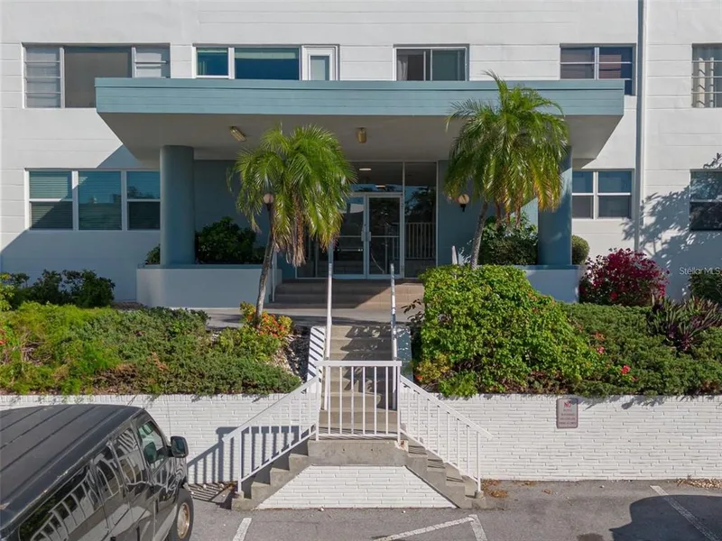 55 Harbor View Lane, Unit 301, Belleair Bluffs, FL, 33770