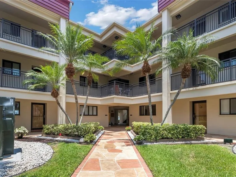 895 S Gulfview Boulevard, Unit 303, Clearwater Beach, FL, 33767