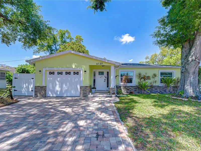 6137 12th Avenue S, Gulfport, FL, 33707