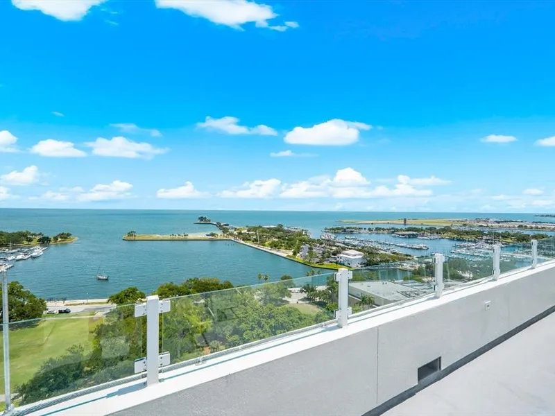 176 4th Avenue NE, Unit 201, St Petersburg, FL, 33701