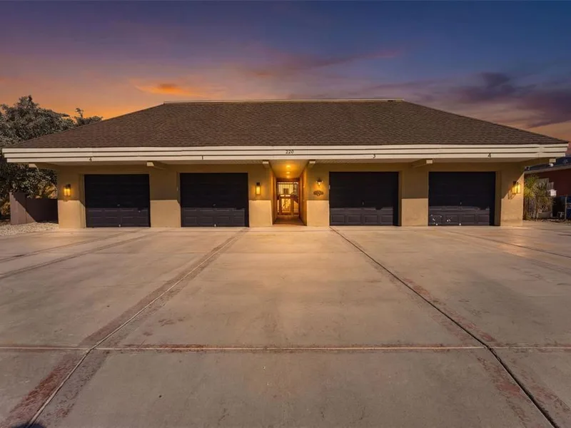 220 126th Avenue, Unit 1, Treasure Island, FL, 33706