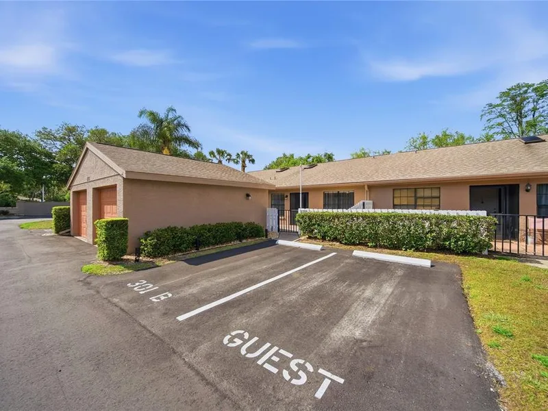3135 Charter Club Drive, Unit B, Tarpon Springs, FL, 34688