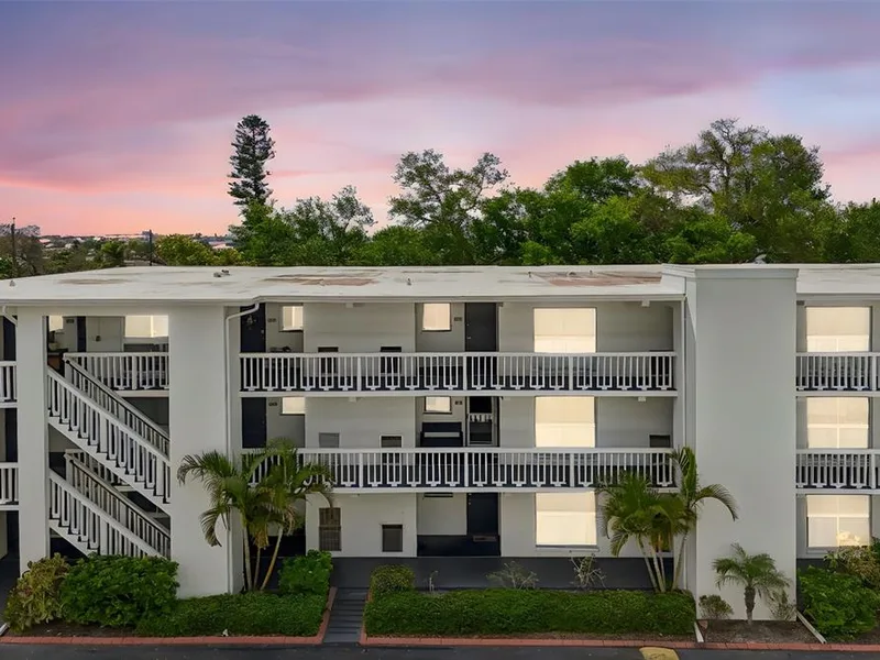 2944 W Bay Drive, Unit 106, Belleair Bluffs, FL, 33770